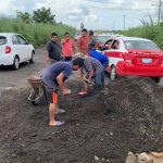 Ciudadanos reparan “Las Matas”, baches se volvieron cráteres con las lluvias