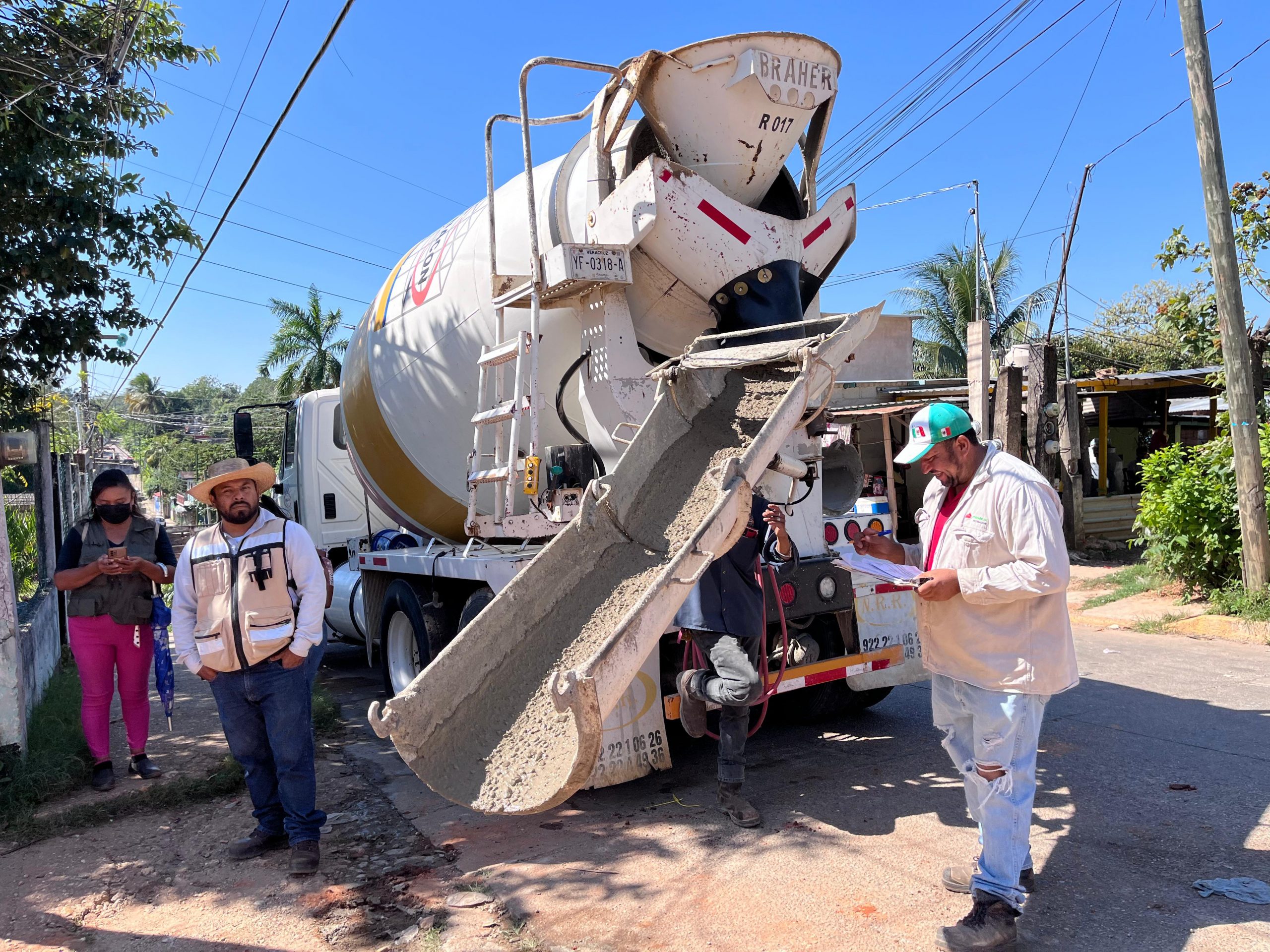 Inicia pavimentación y muro de contención en el callejón Francisco