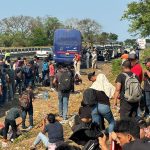 Abandonan a más de 400 migrantes en el sur de Veracruz