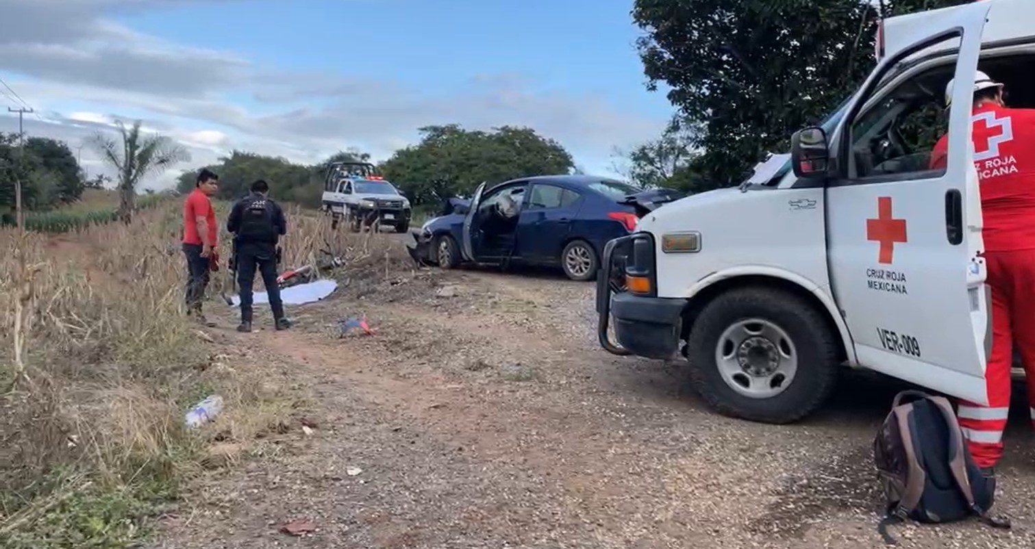 Choque en la carretera Federal 180 dejó dos lesionados y una persona muerta