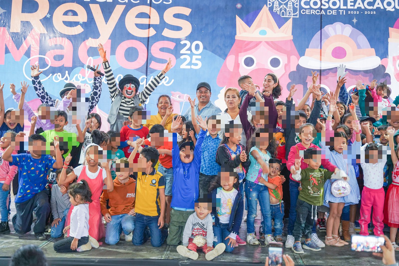 Cientos de niños de Cosoleacaque disfrutaron del penúltimo festejo de Día de Reyes