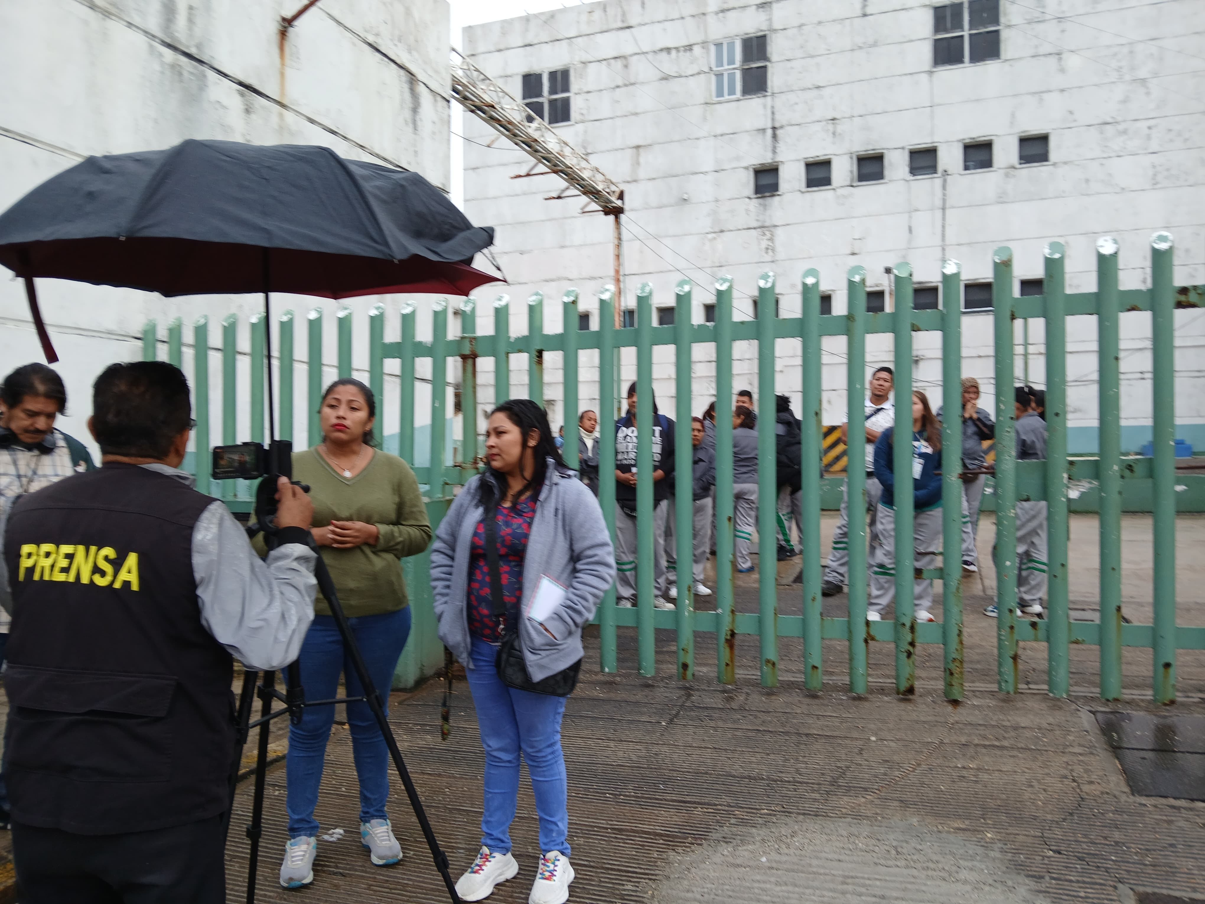 Protestan trabajadores encargados de limpieza del Hospital Valentín Gómez