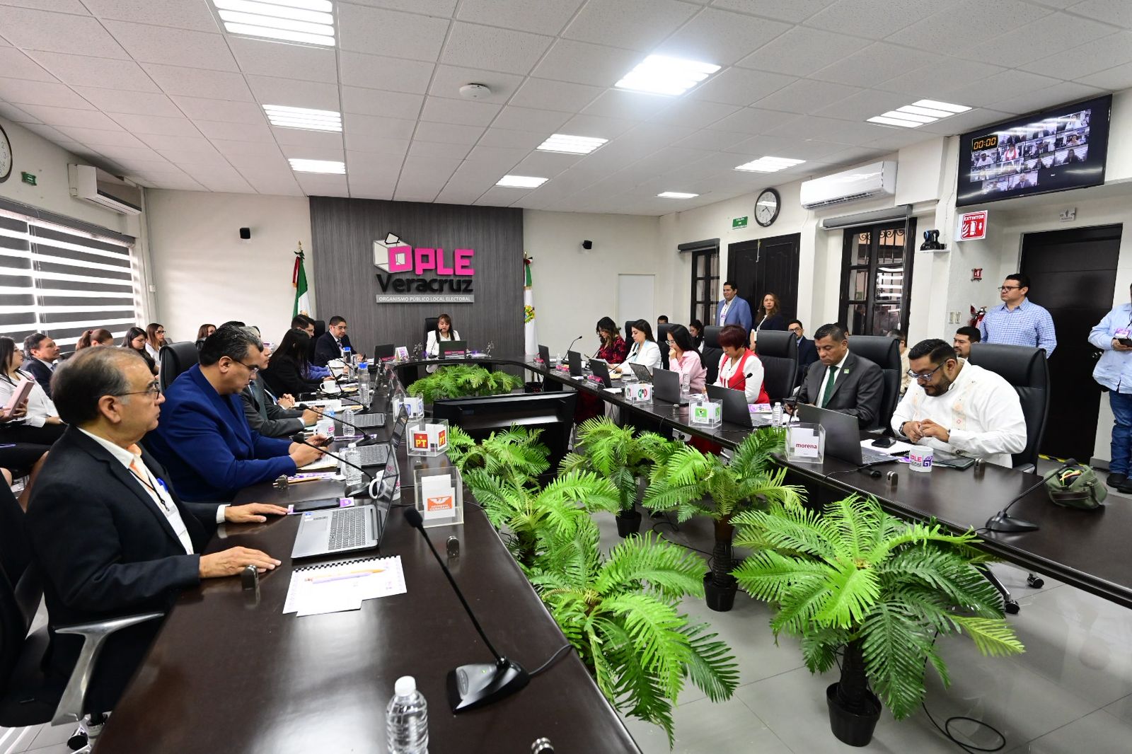 Consejo General del OPLE Veracruz se instala en sesión permanente para vigilar la Jornada Electoral del PELO 2024-2025