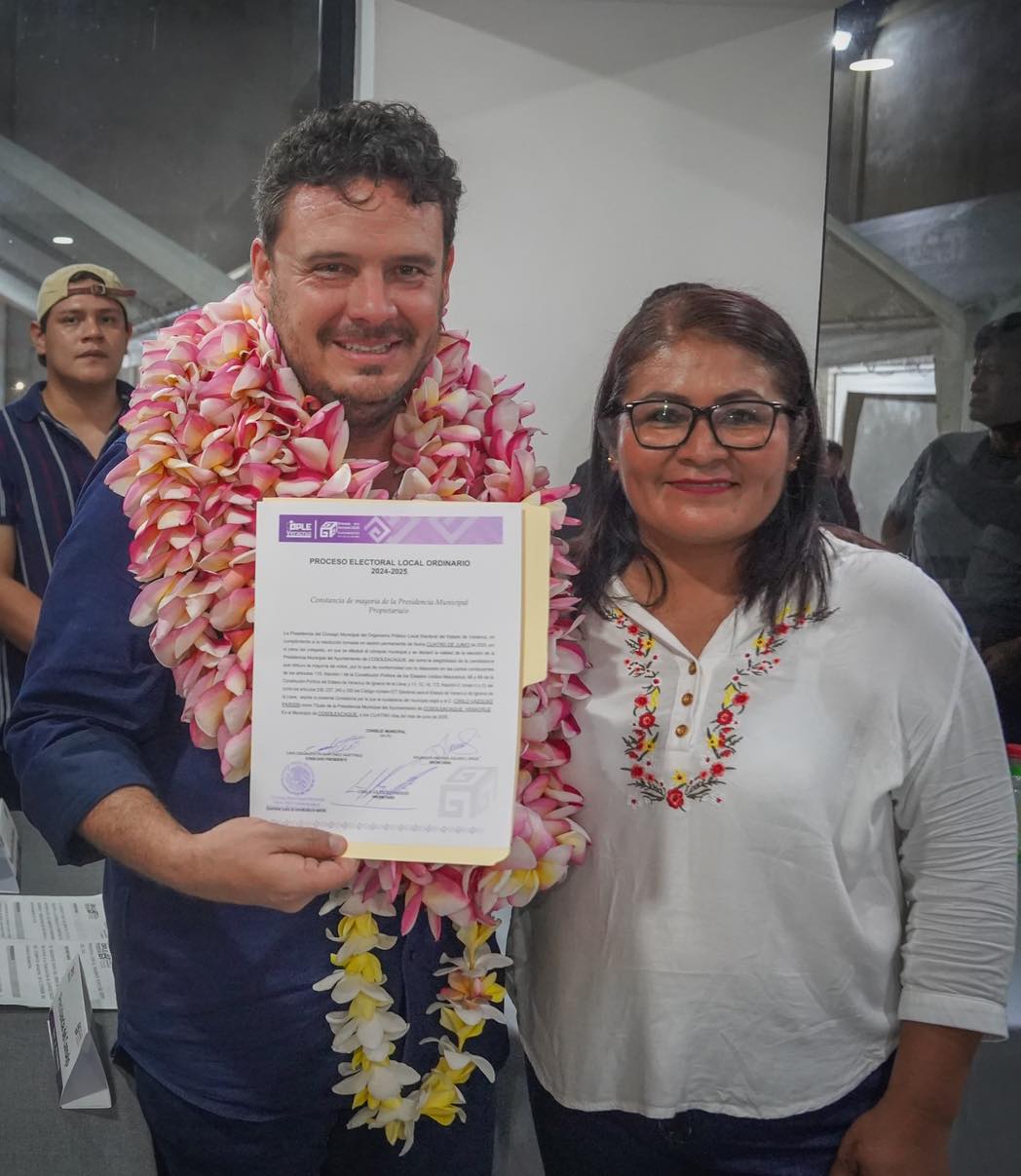 Cirilo Vázquez Parissi recibe constancia de mayoría como Presidente municipal de Cosoleacaque