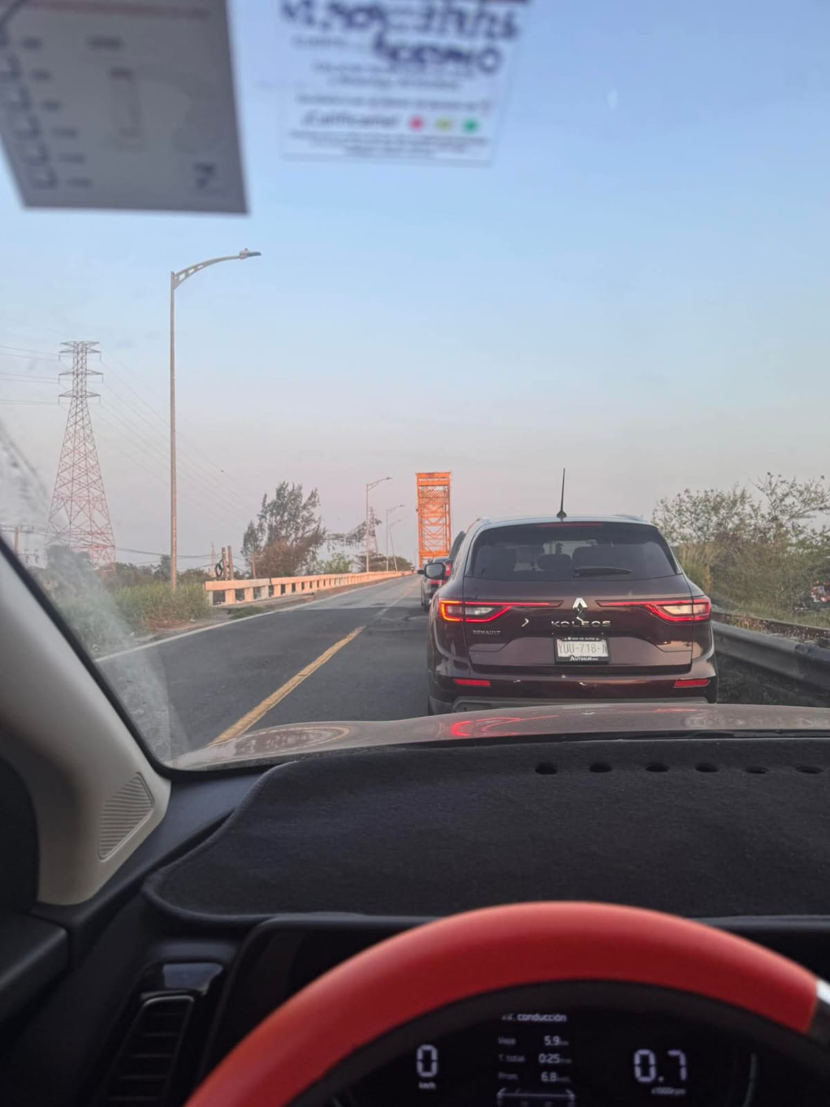 Caos vial por reparaciones en Coatzacoalcos