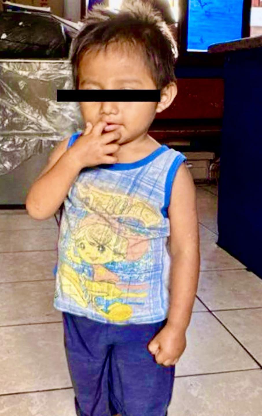 Localizan a niño de 2 años solo en la carretera 180; DIF Catemaco lo entrega a sus padres