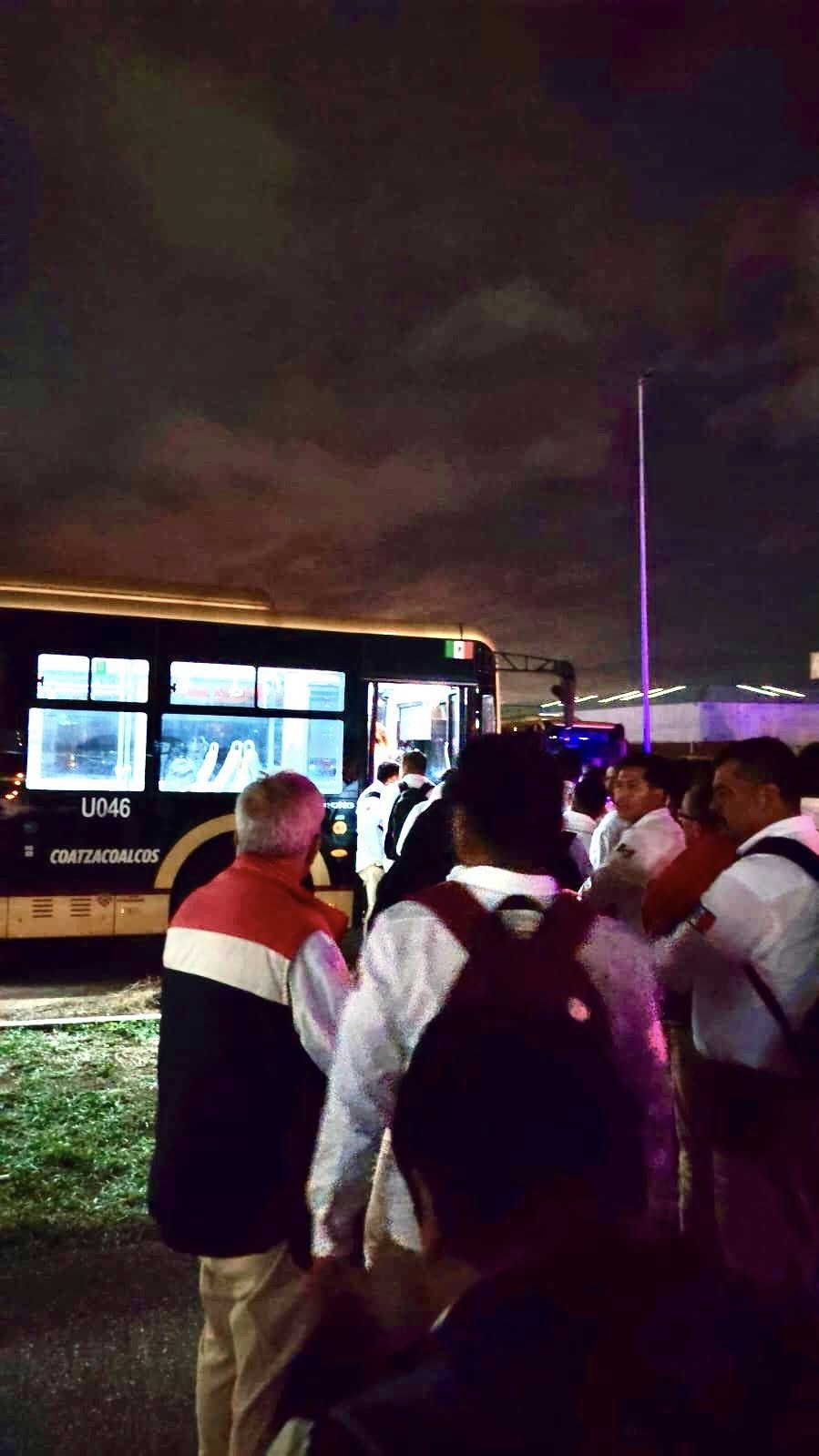 Conductores de Quetzalli paran labores en Coatzacoalcos por eliminación de turnos