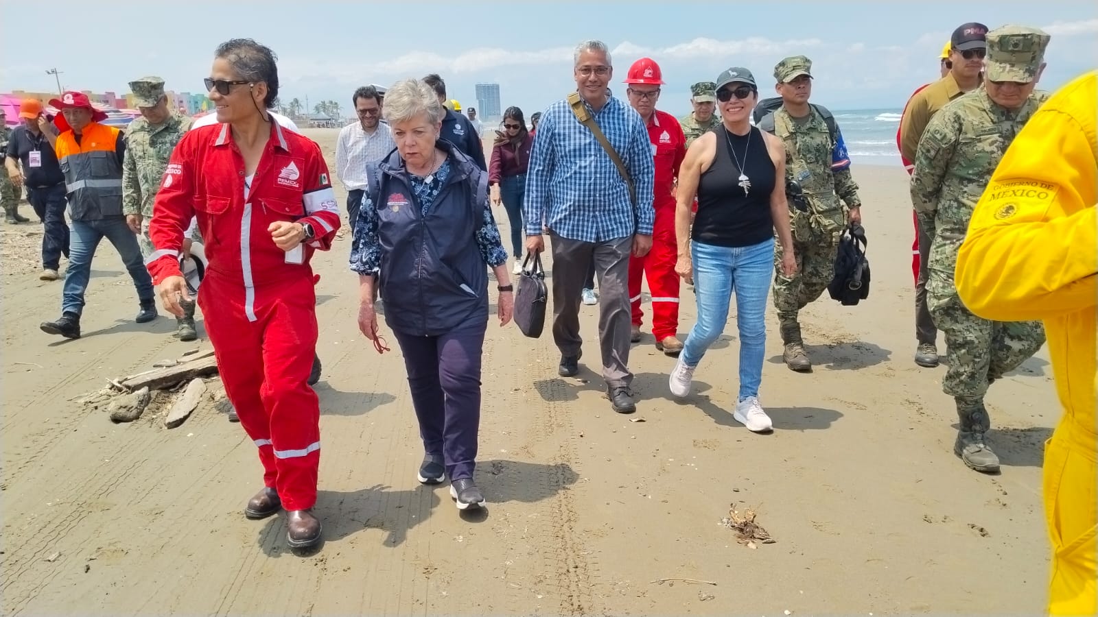 Semarnat asegura que playas de Veracruz están limpias y sin daños al Sistema Arrecifal