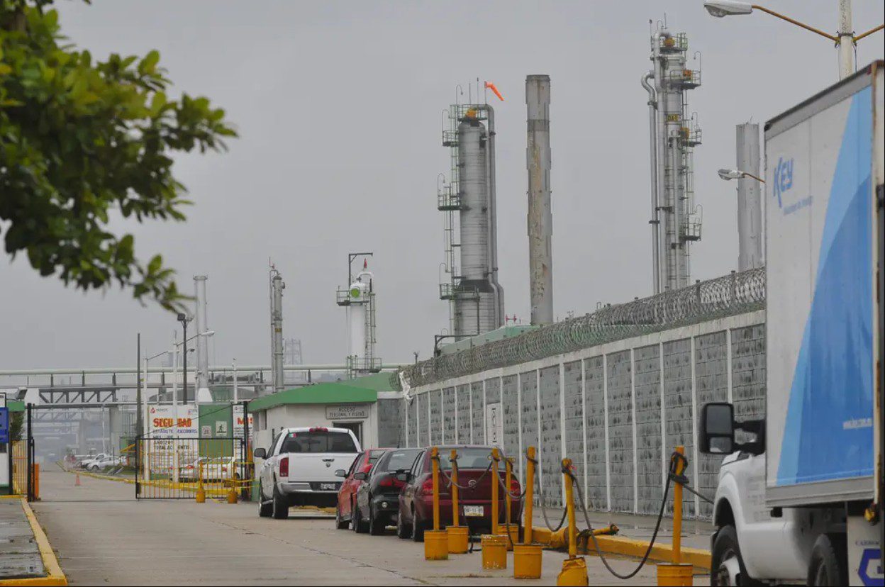 Extorsiones de pseudo sindicatos afectan a industriales en Coatzacoalcos