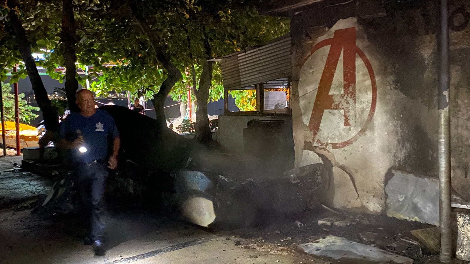 Incendio consume lancha y bodega de pescadores en Villa Allende