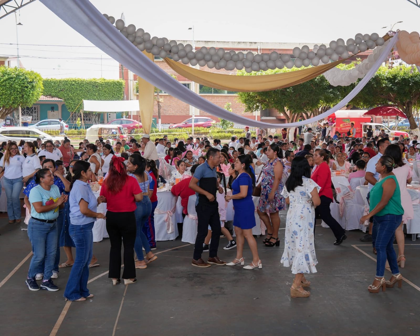 Celebran el Día del Maestro en Soteapan con convivencia y reconocimiento