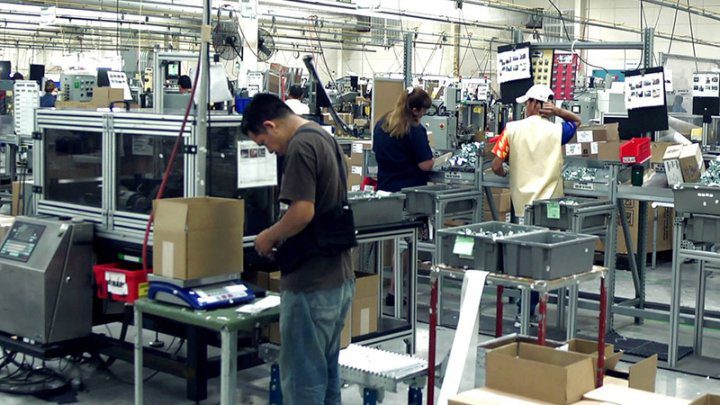 Brechas salariales crecen y 36% busca segundo empleo: Manpower