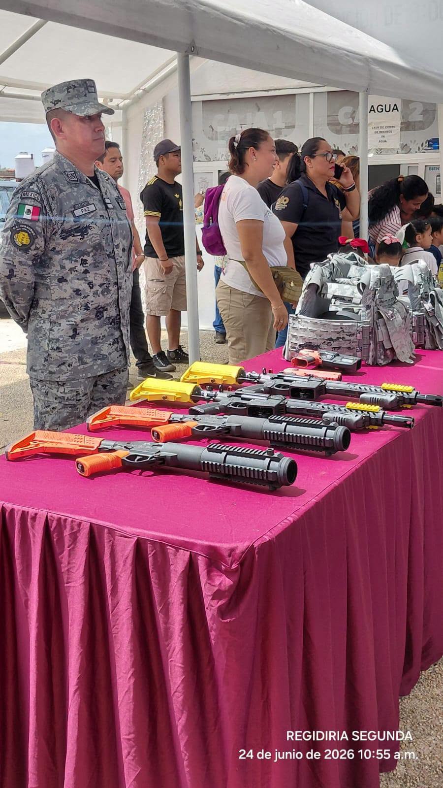 Canje de juguetes bélicos para prevenir violencia en Minatitlán