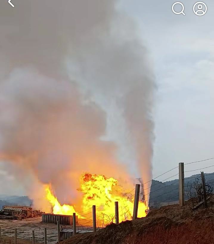 Incendio en el pozo Krem‑1 sigue activo; Pemex minimiza emisiones