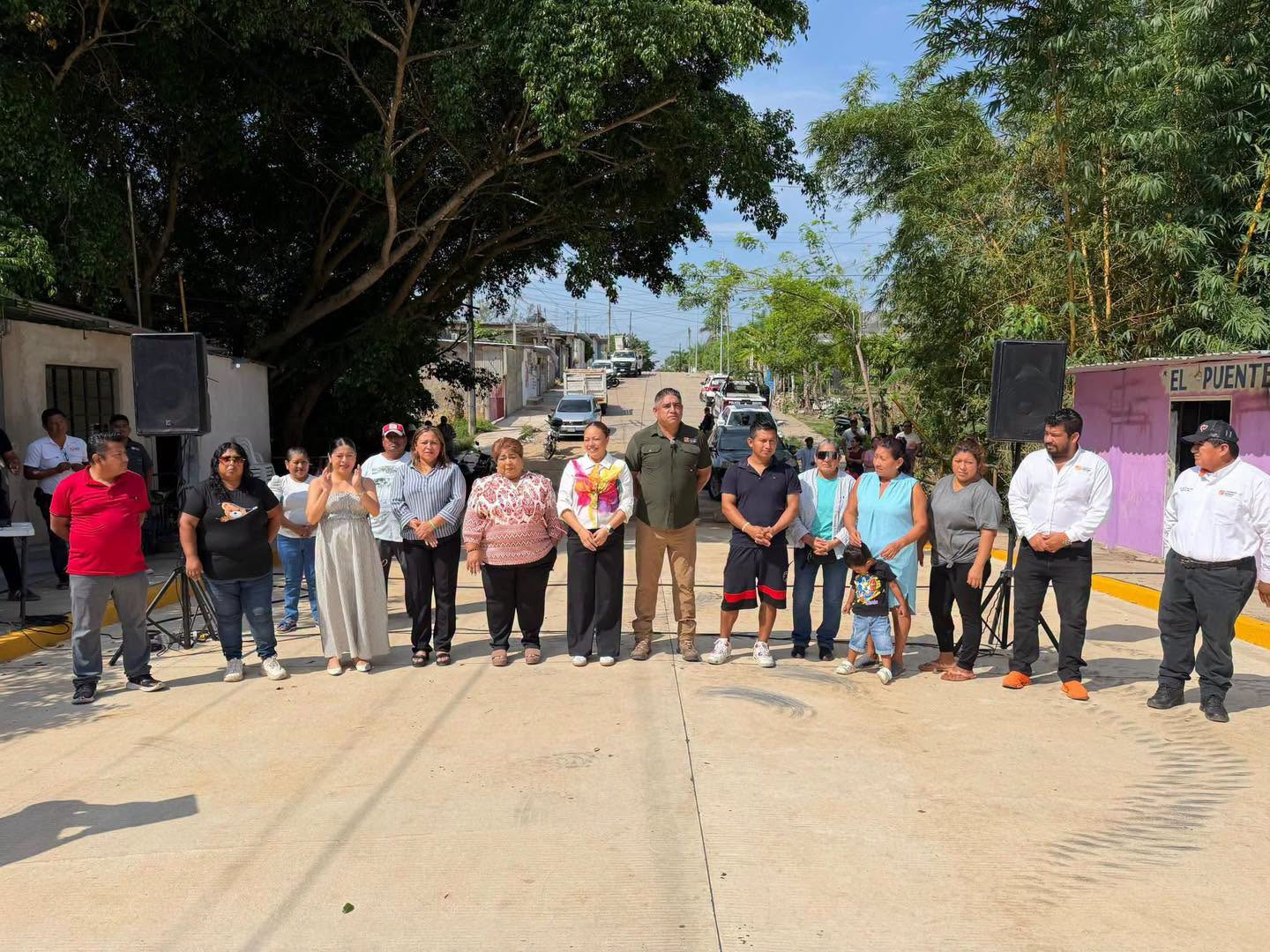Inauguran pavimentación en la colonia Las Tinas de Jáltipan