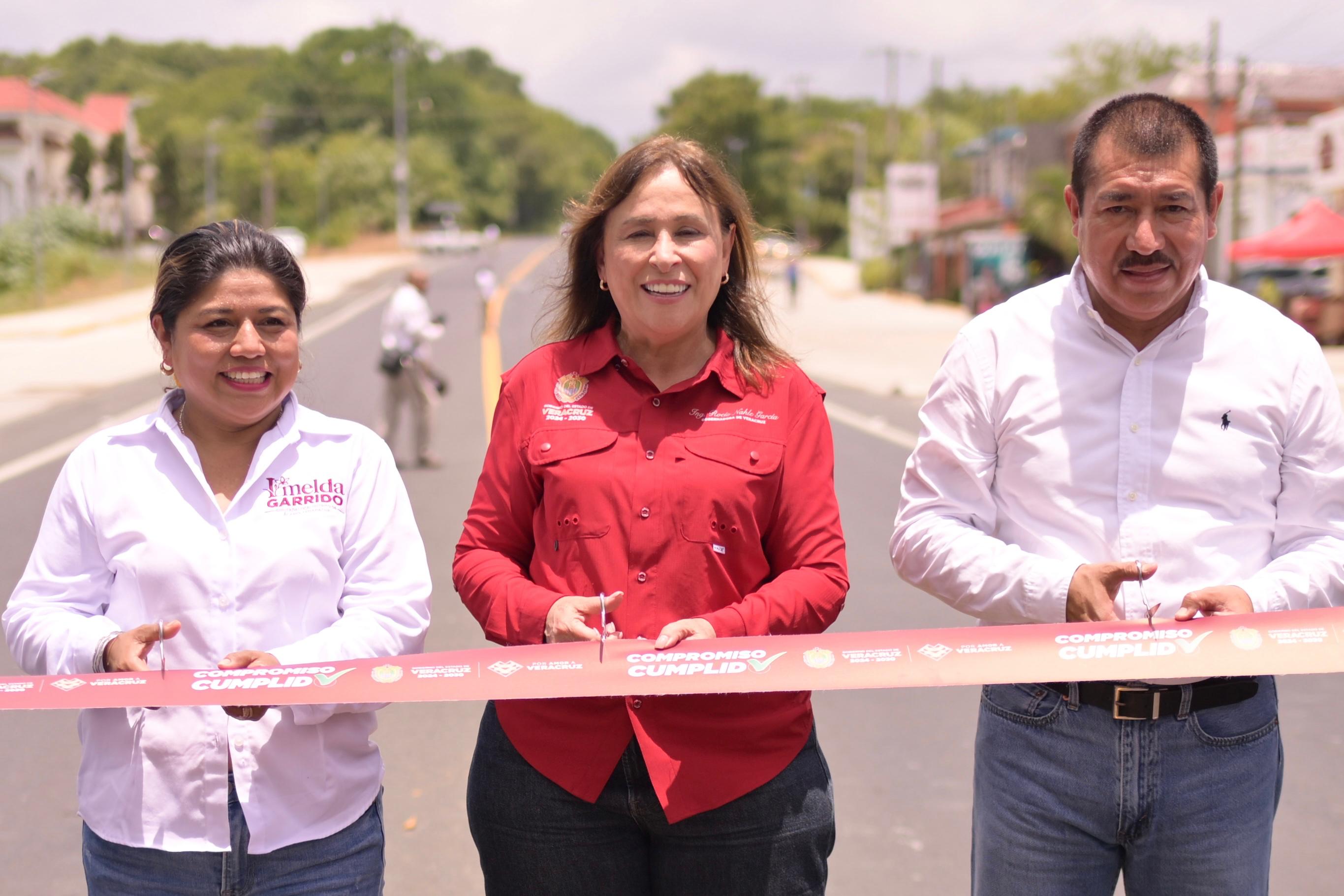Rocío Nahle entrega 33 kilómetros completamente rehabilitados de la carretera Álamo–Tihuatlán
