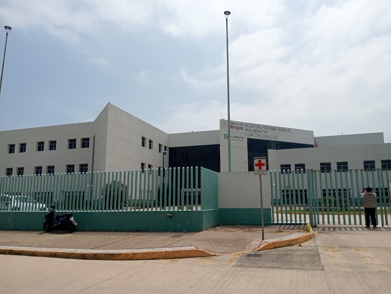 Madre denuncia mala práctica en parto; bebé sigue hospitalizado en Coatzacoalcos