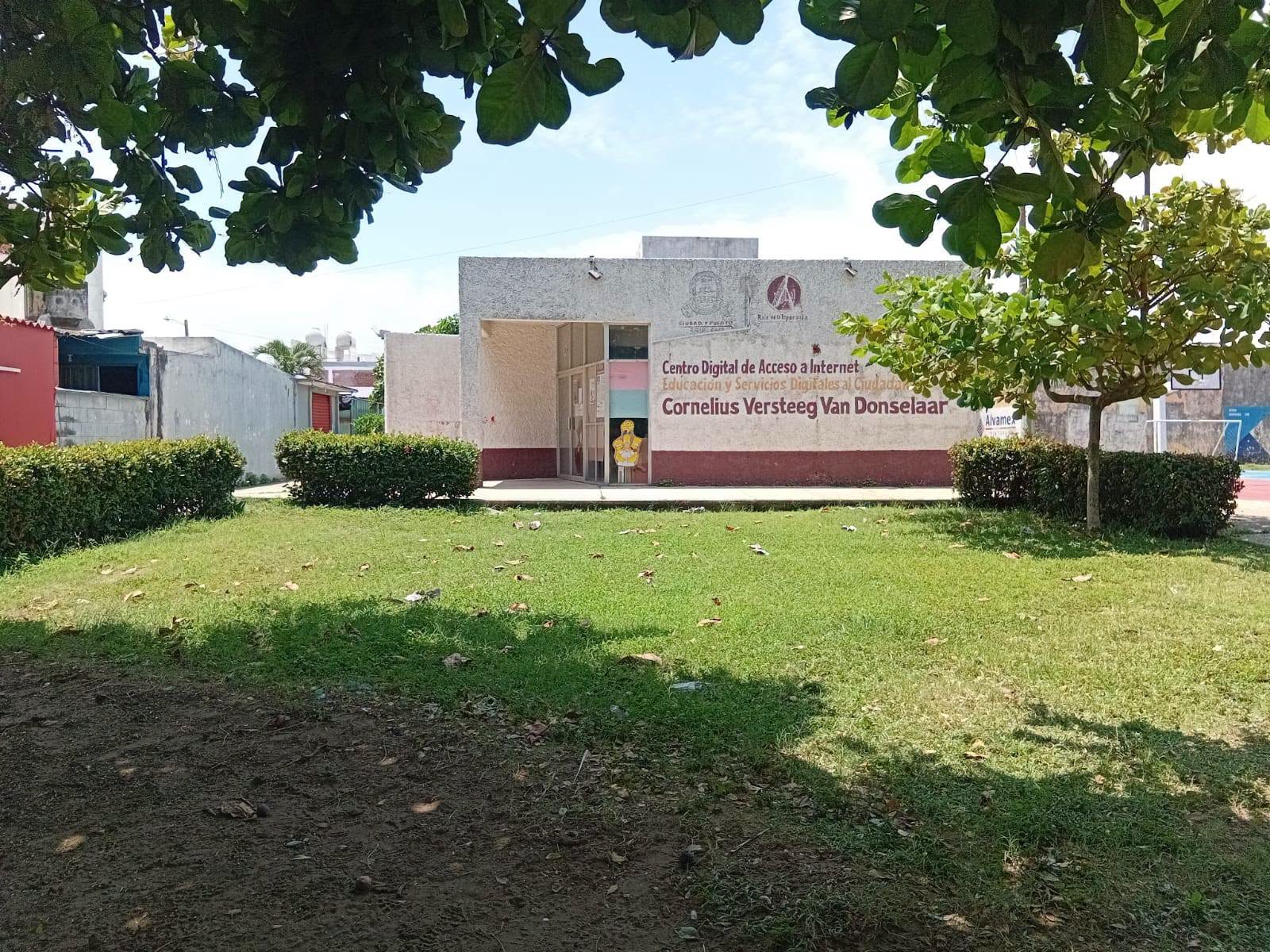 Atacan a balazos a funcionario cerca de biblioteca en Coatzacoalcos