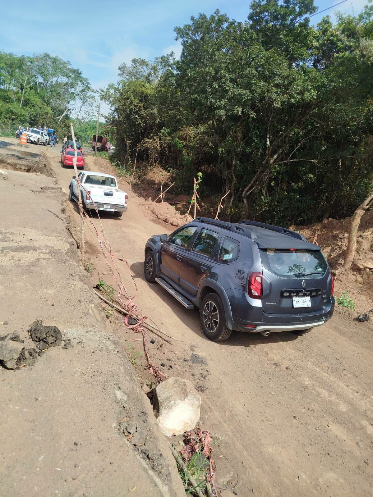 Liberan bloqueo en la carretera 180; reiniciarán rehabilitación del tramo colapsado en Catemaco