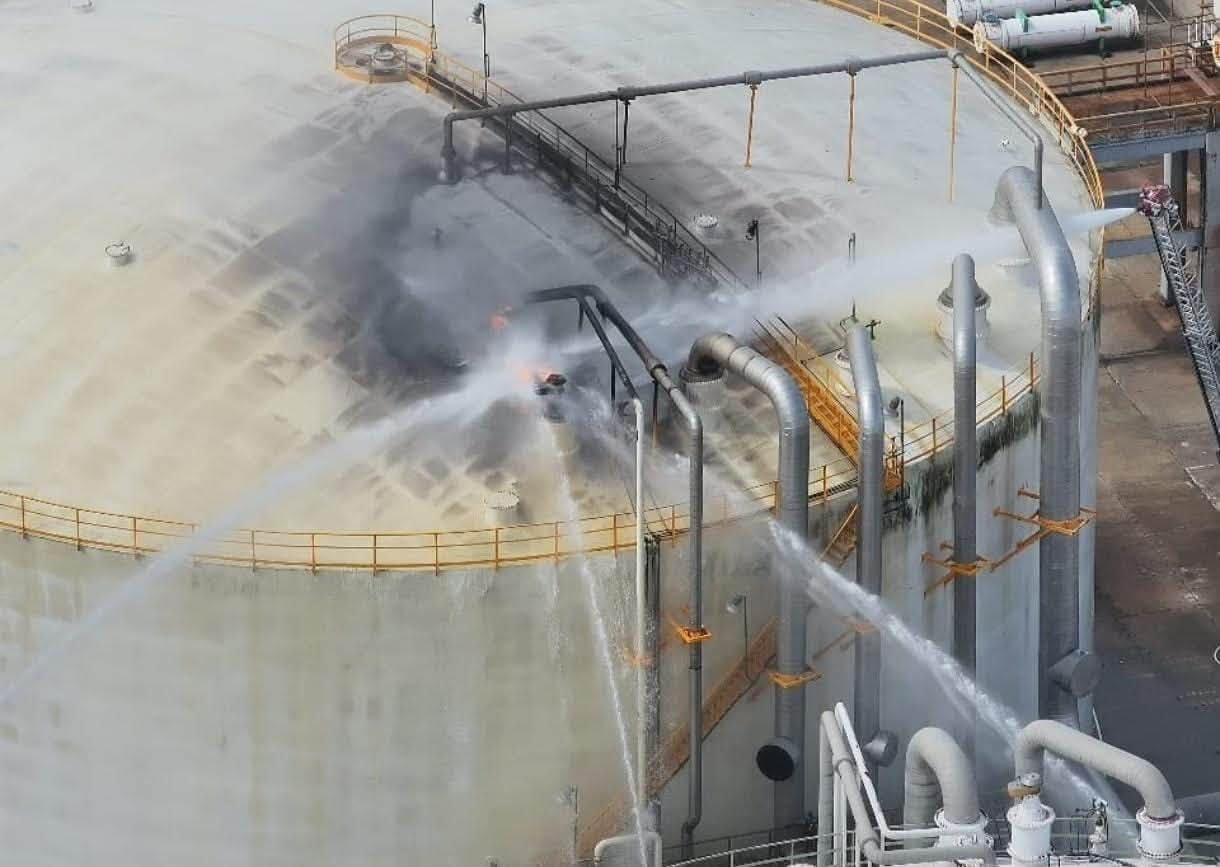 Incendio en Terminal de Pajaritos sigue activo pero controlado