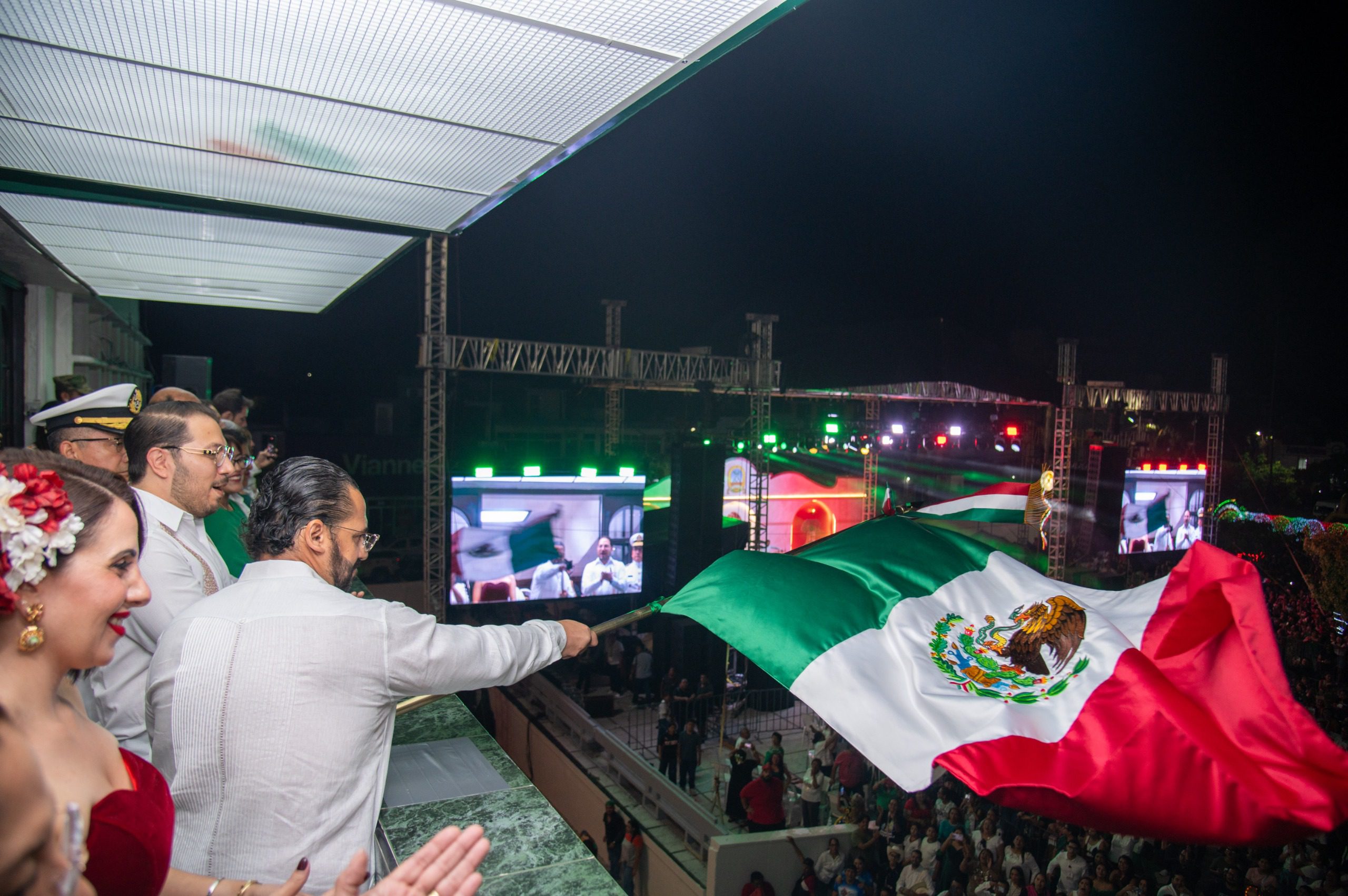 Encabeza Pedro Miguel Rosaldo su primer Grito de Independencia en Coatzacoalcos
