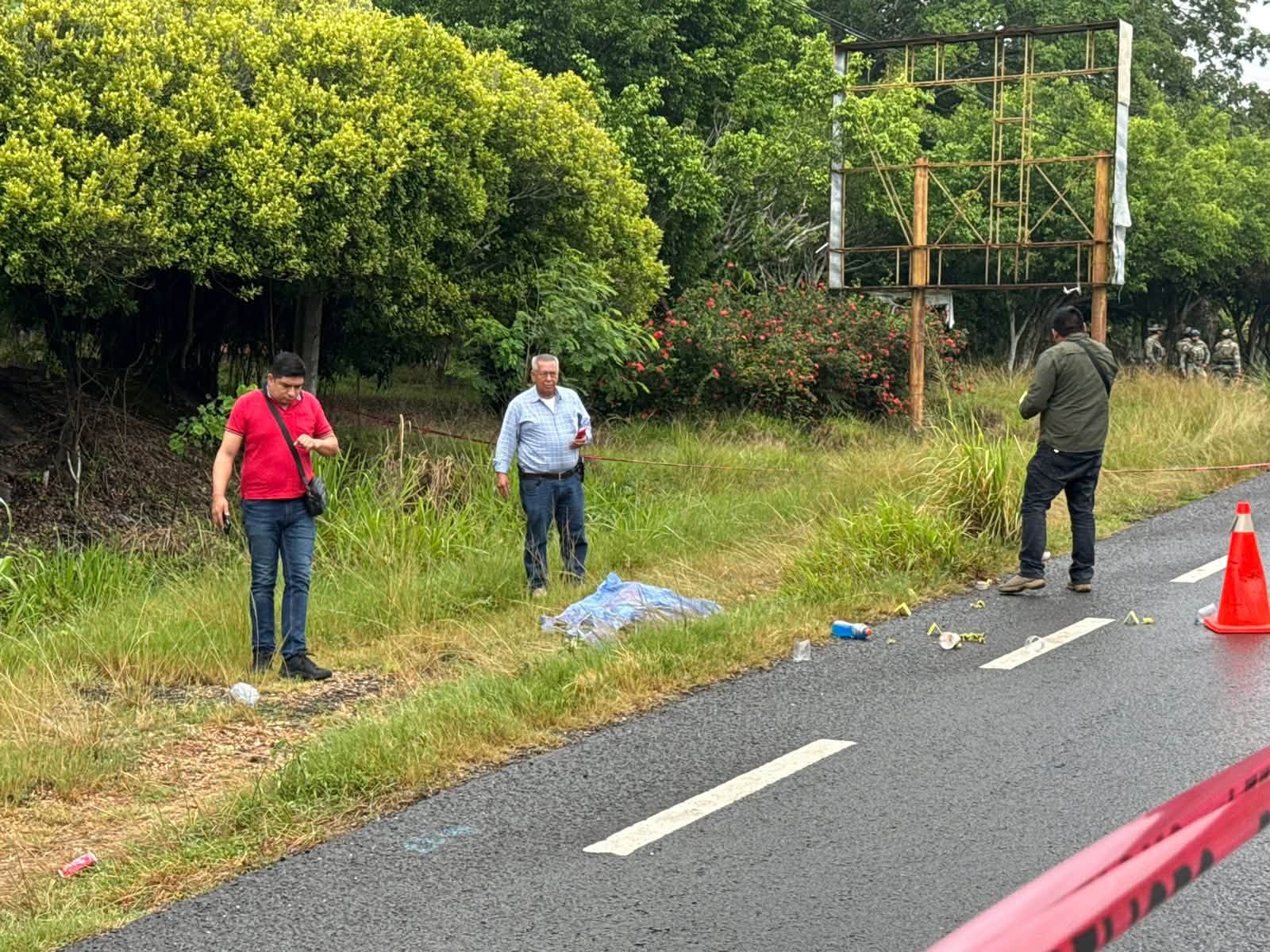 Localizan cuerpo sin vida a orillas de la carretera Transístmica en Soconusco
