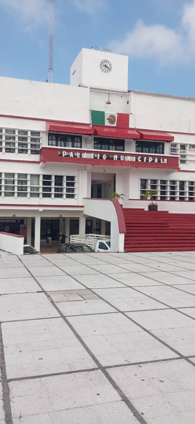 Basifica Ayuntamiento de Coatzacoalcos a cinco trabajadores